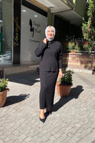 Degaje ve aksesuar detaylı kalem etek takım Siyah