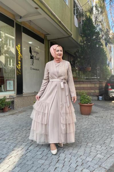 Etegı kat kat tüllü omuzu boncuklu abaya Vizon