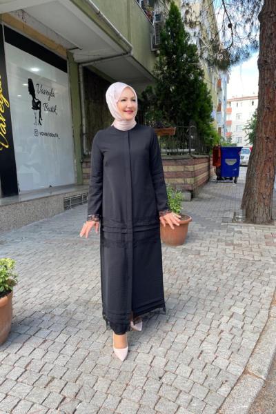 Etek ucu ve kolları dantelli ferace Siyah