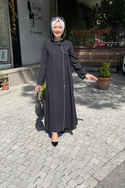 Kapşonlu yakası ve kolu taşlı  krep ferace Siyah