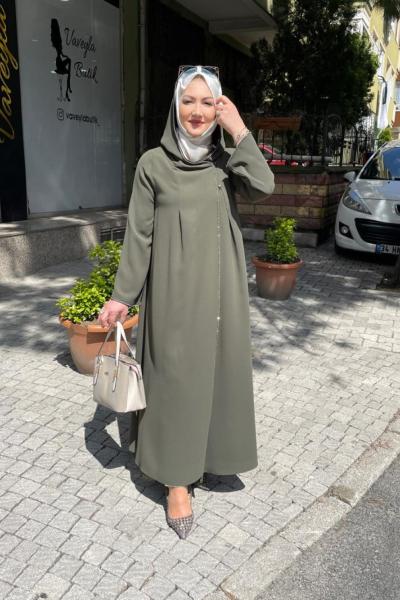 Kapşonlu yakası ve kolu taşlı  krep ferace Haki