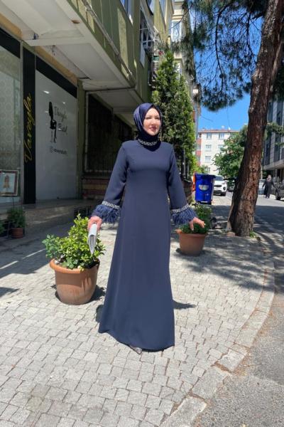 Kol ucu taşlı tüylü abiye elbise Lacivert