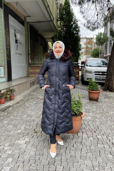 Koları kemerlı kapşonu kürk detaylı mont Lacivert