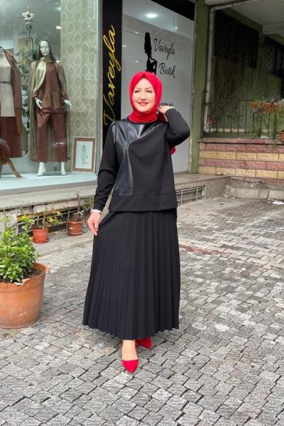 Ön detayı taşlı eteklı takım Siyah