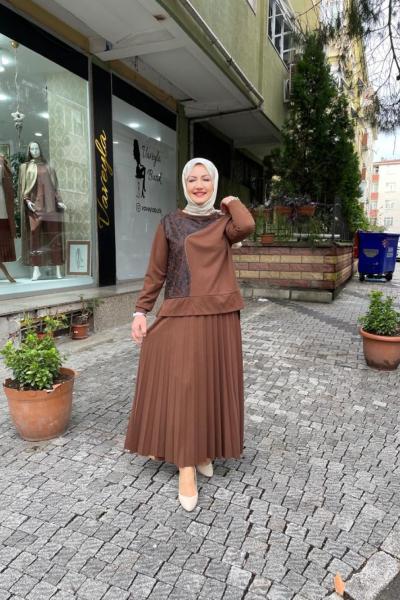 Ön detayı taşlı eteklı takım Kahverengi