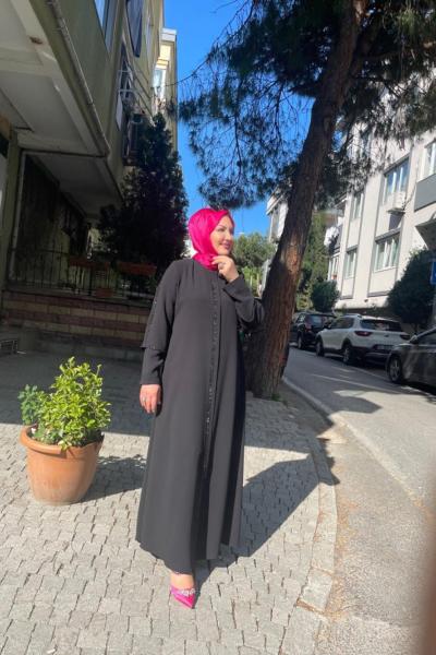 Önü ve kollari sıralı taşlı ferace Siyah