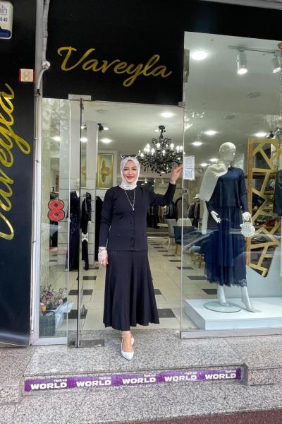 Piliseli eteklı takım Siyah