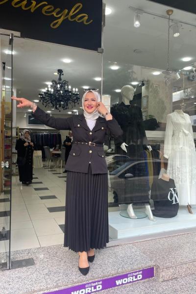 Piliseli eteklı ceketli takım Siyah