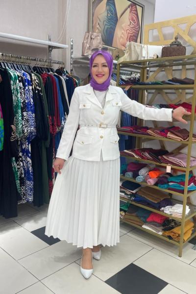 Piliseli eteklı ceketli takım Beyaz