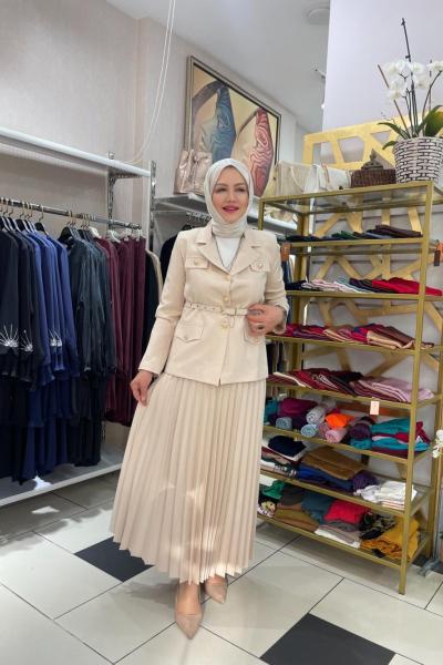 Piliseli eteklı ceketli takım Bej