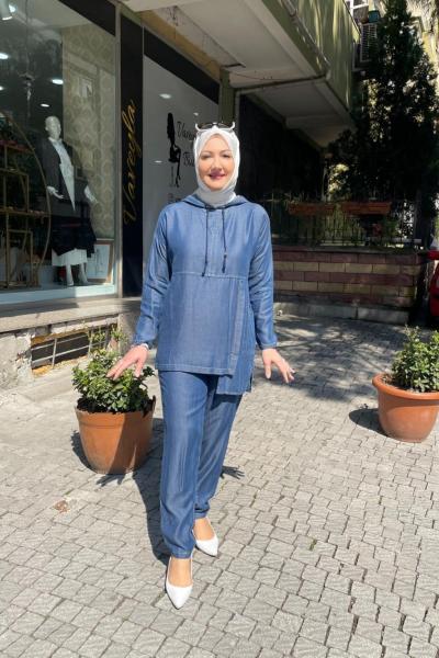 Tek yanı ceplı kapüşonlu havuç pantolonlu tencel takım Mavi