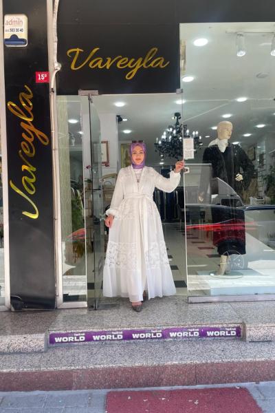 Tül ve motif detaylı abaya Beyaz