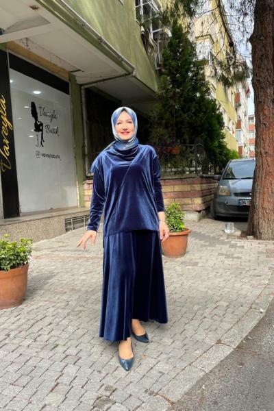 Tuniginin yakası degaje önü dikiş detaylı eteklı takım Lacivert
