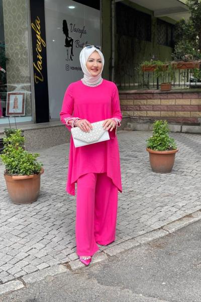 Yakası kol ucu inci işlemeli pantolonlu takım Pembe