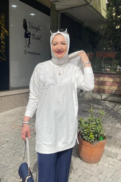 Yan omuzu taş ve zınbalı tunık Beyaz